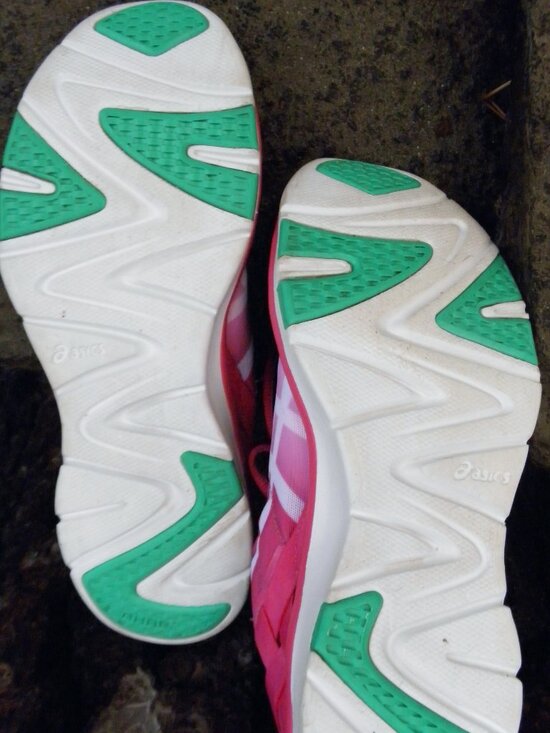 Asics gel fit sana, lightweight, pink, size 8 in almost like new cond. - Picture 5 of 14